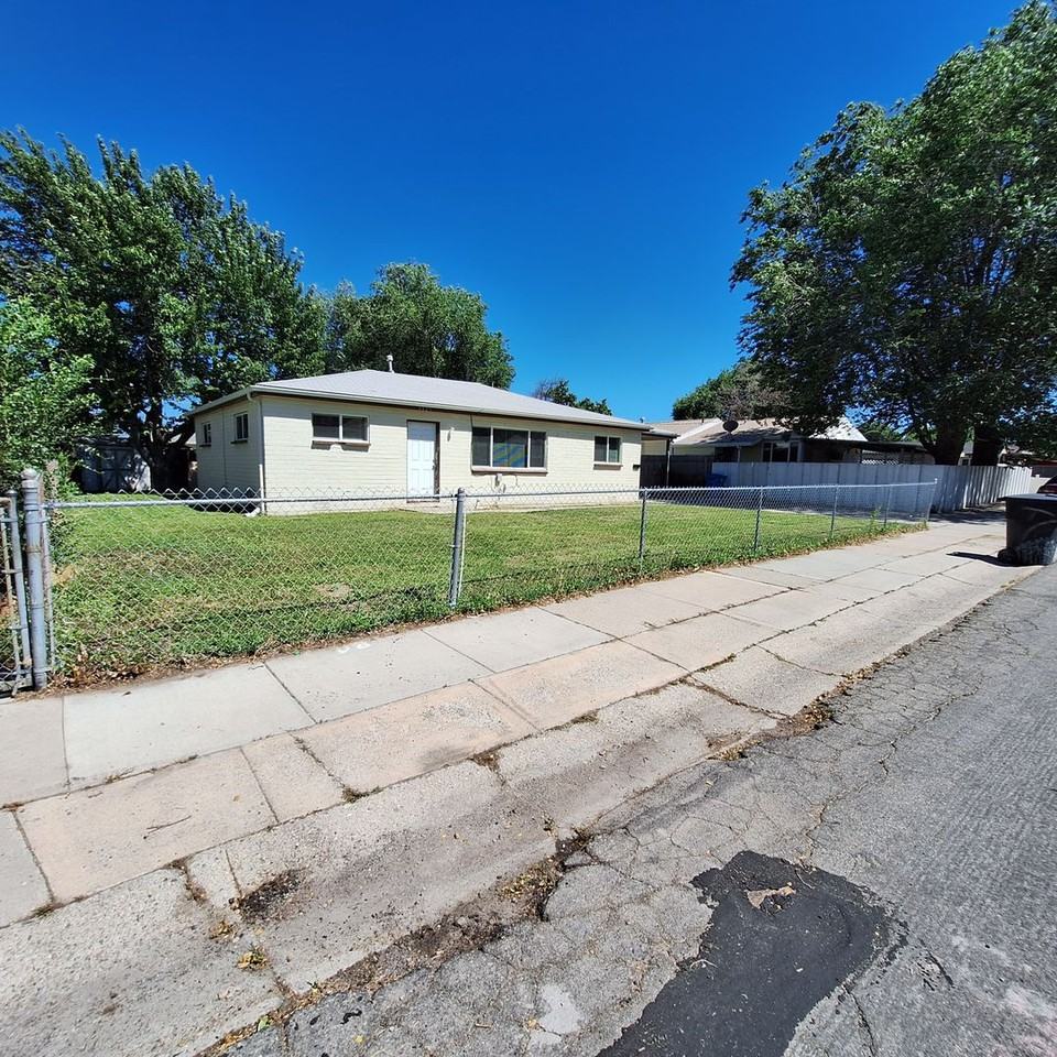 4825 S 4380 W - Photo 2 of 28