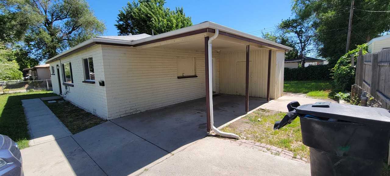 4825 S 4380 W - Photo 3 of 28