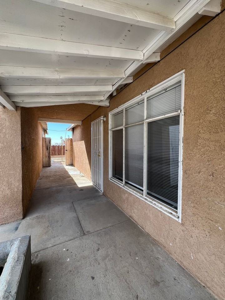 P325 - Photo 2 of 23