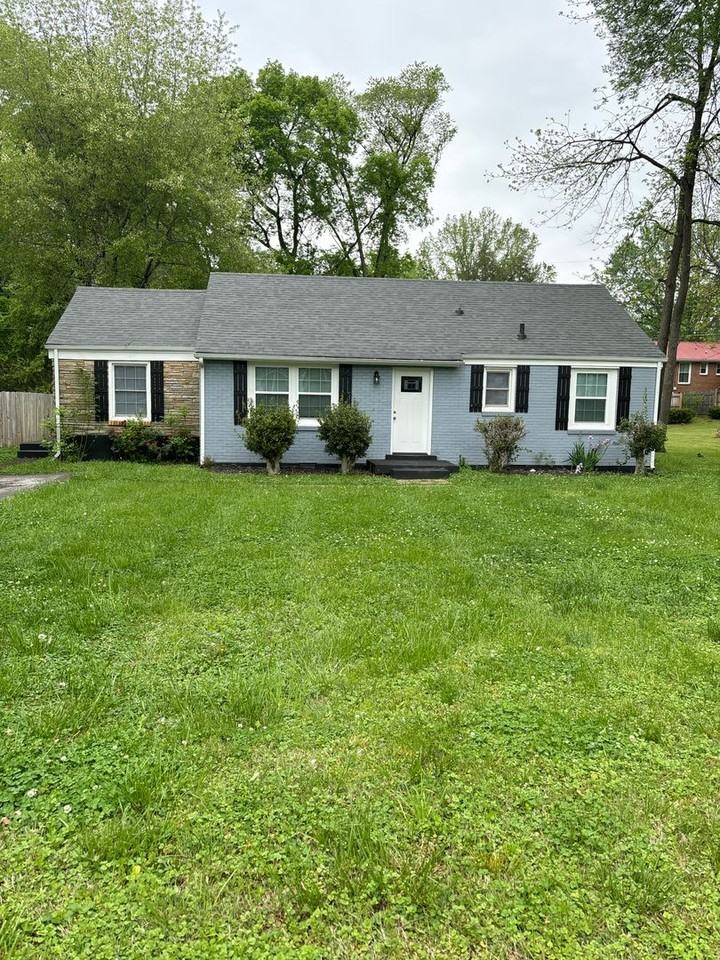 135 N Meadow Dr - Photo 2 of 15