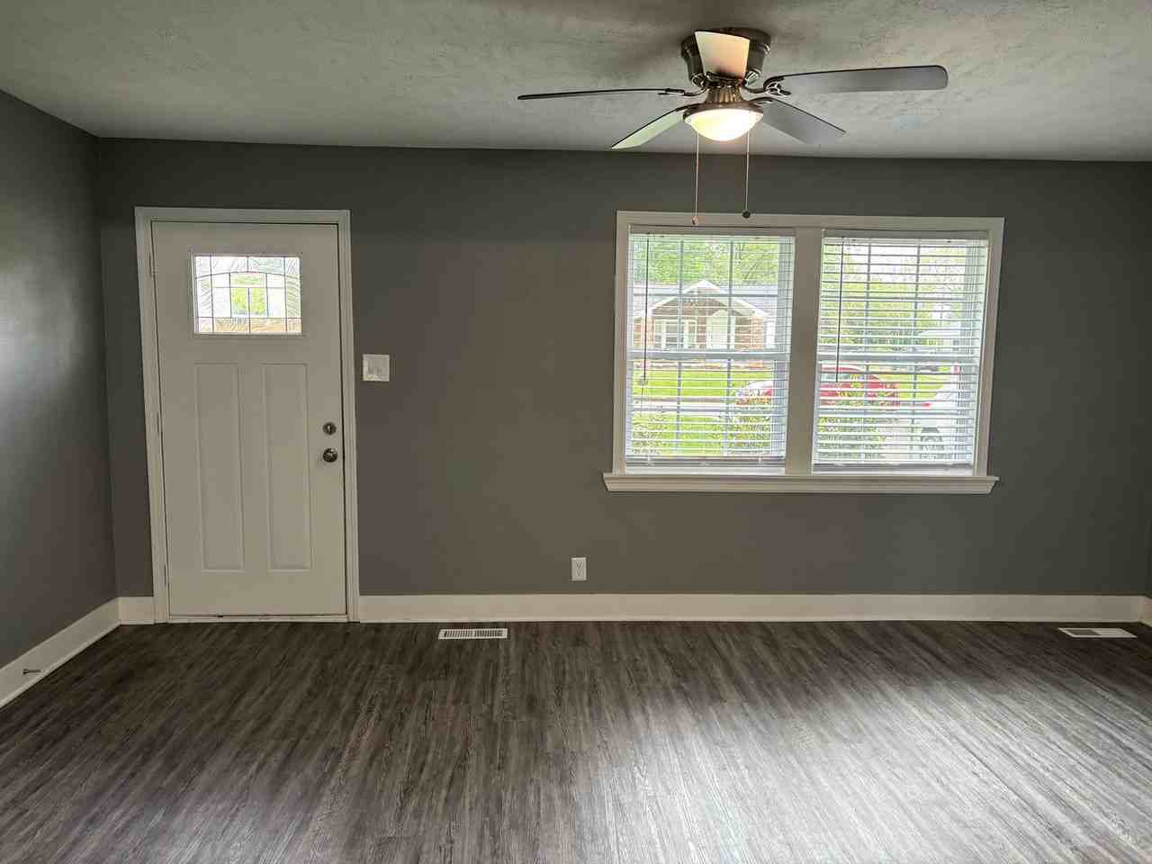 135 N Meadow Dr - Photo 3 of 15