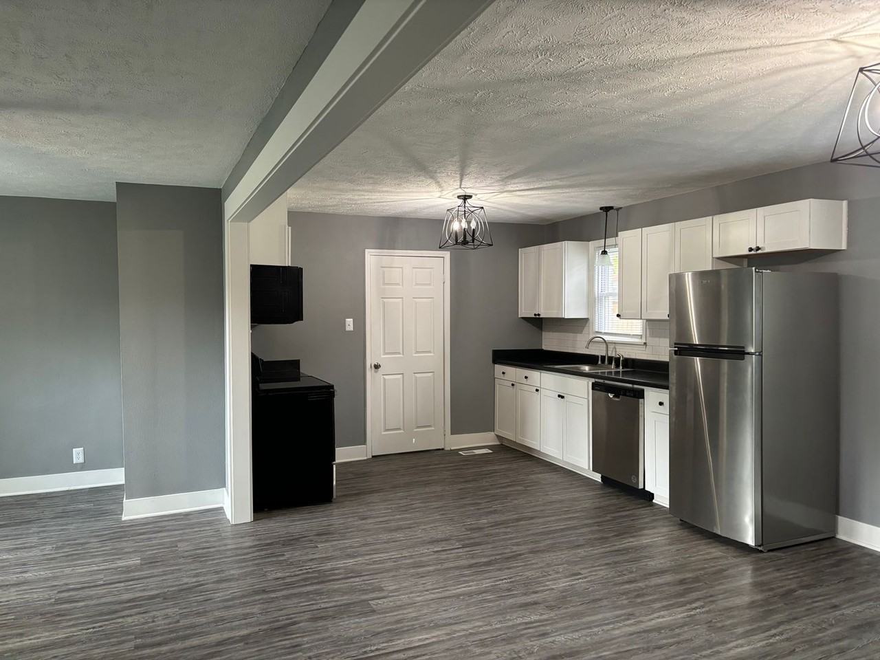 135 N Meadow Dr - Photo 4 of 15