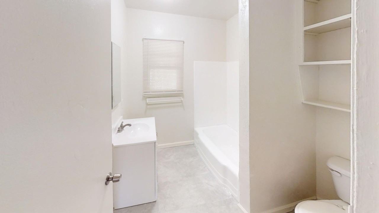 276 N Alessandro St - Photo 2 of 11