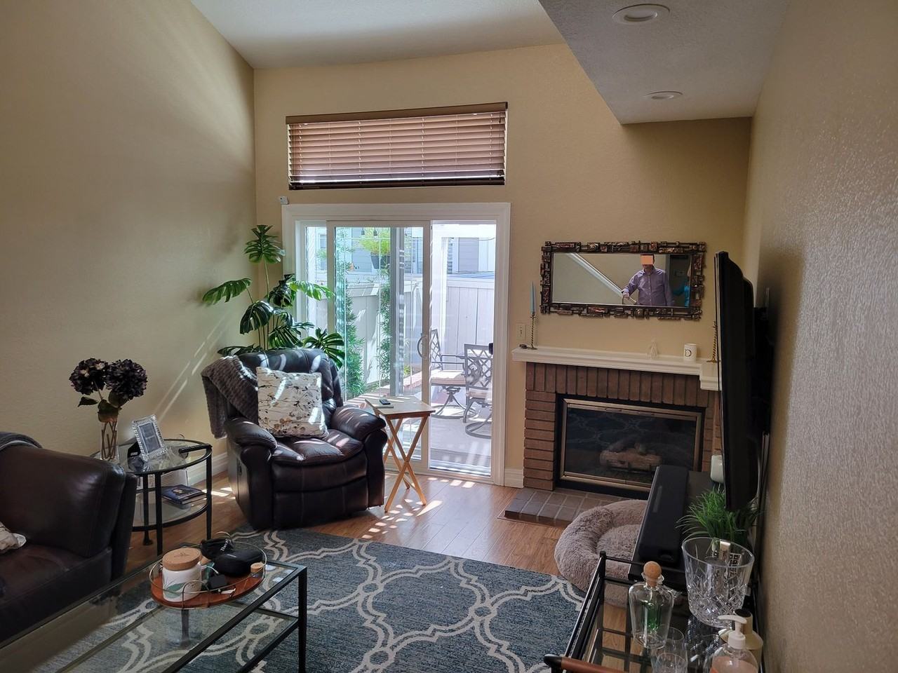 2322 Redwood Dr - Photo 2 of 10