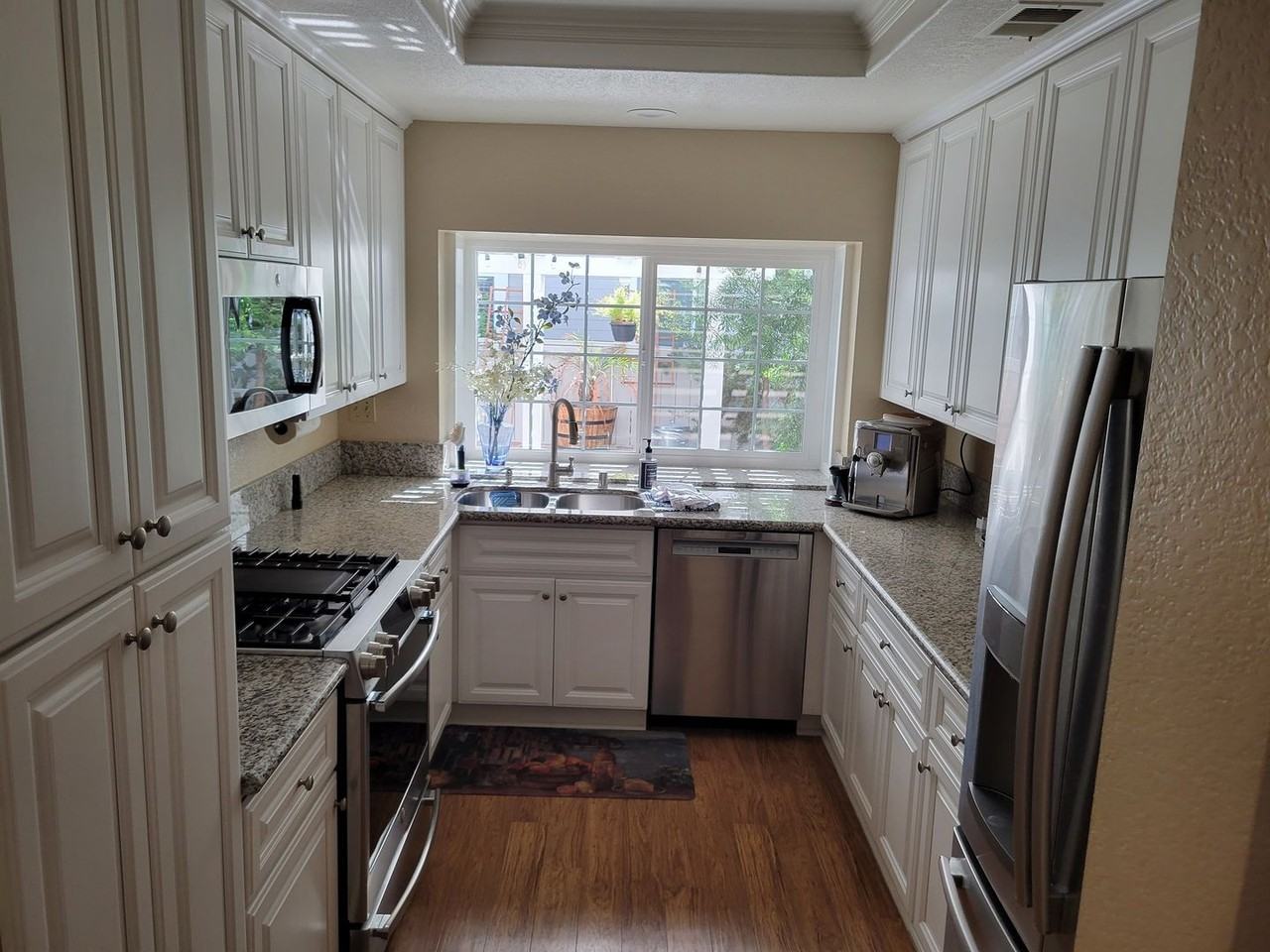 2322 Redwood Dr - Photo 3 of 10