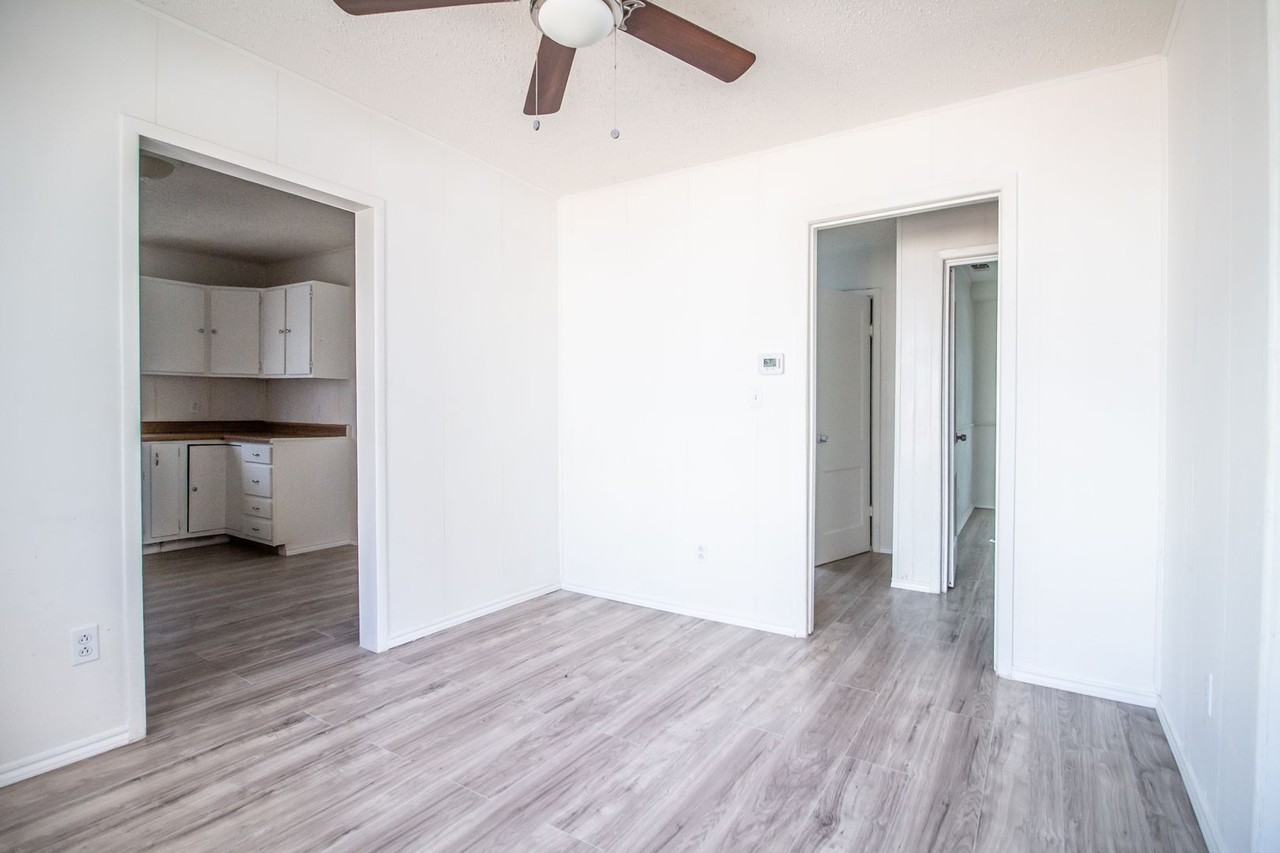 1918 20th St - Photo 5 of 13