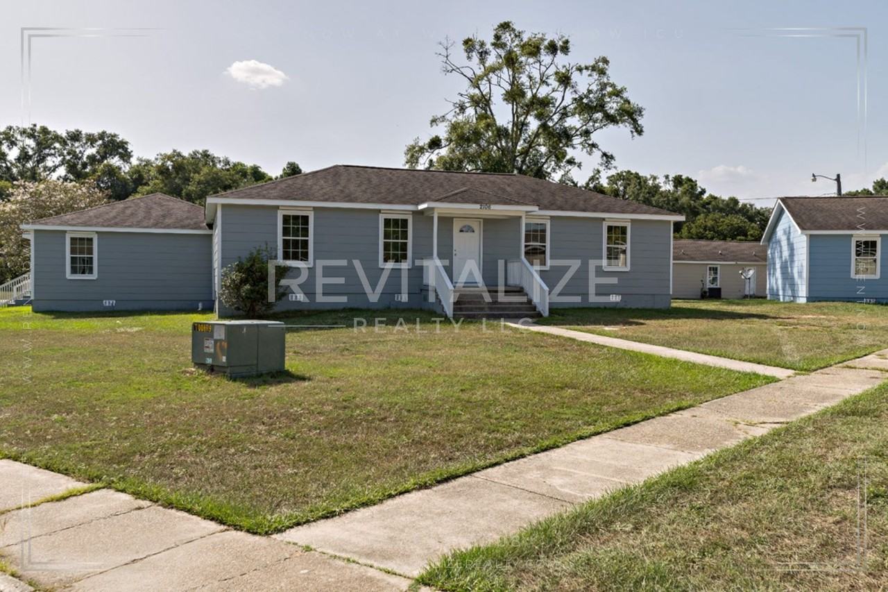 1009 W Woodlawn Dr - Photo 2 of 14