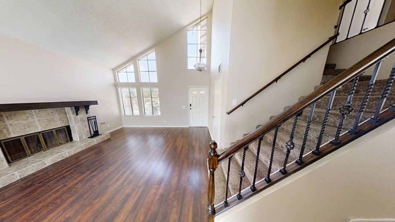 12328 Champlain St - Photo 2 of 27