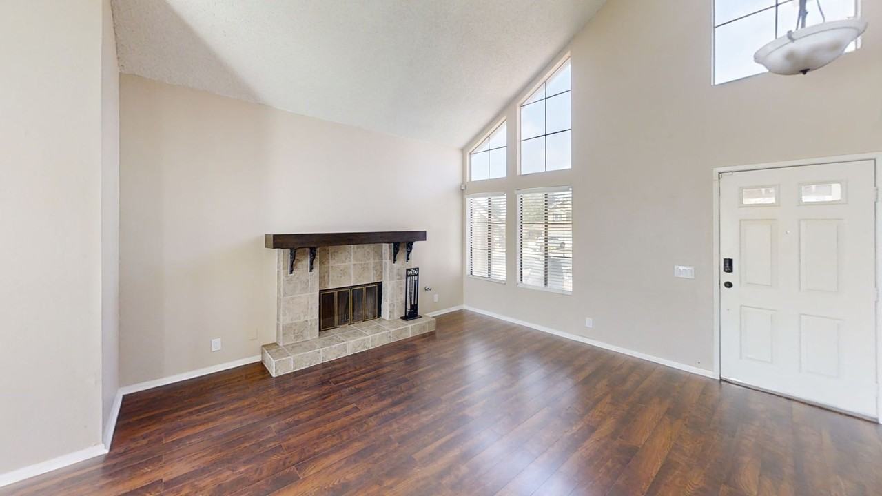 12328 Champlain St - Photo 4 of 27