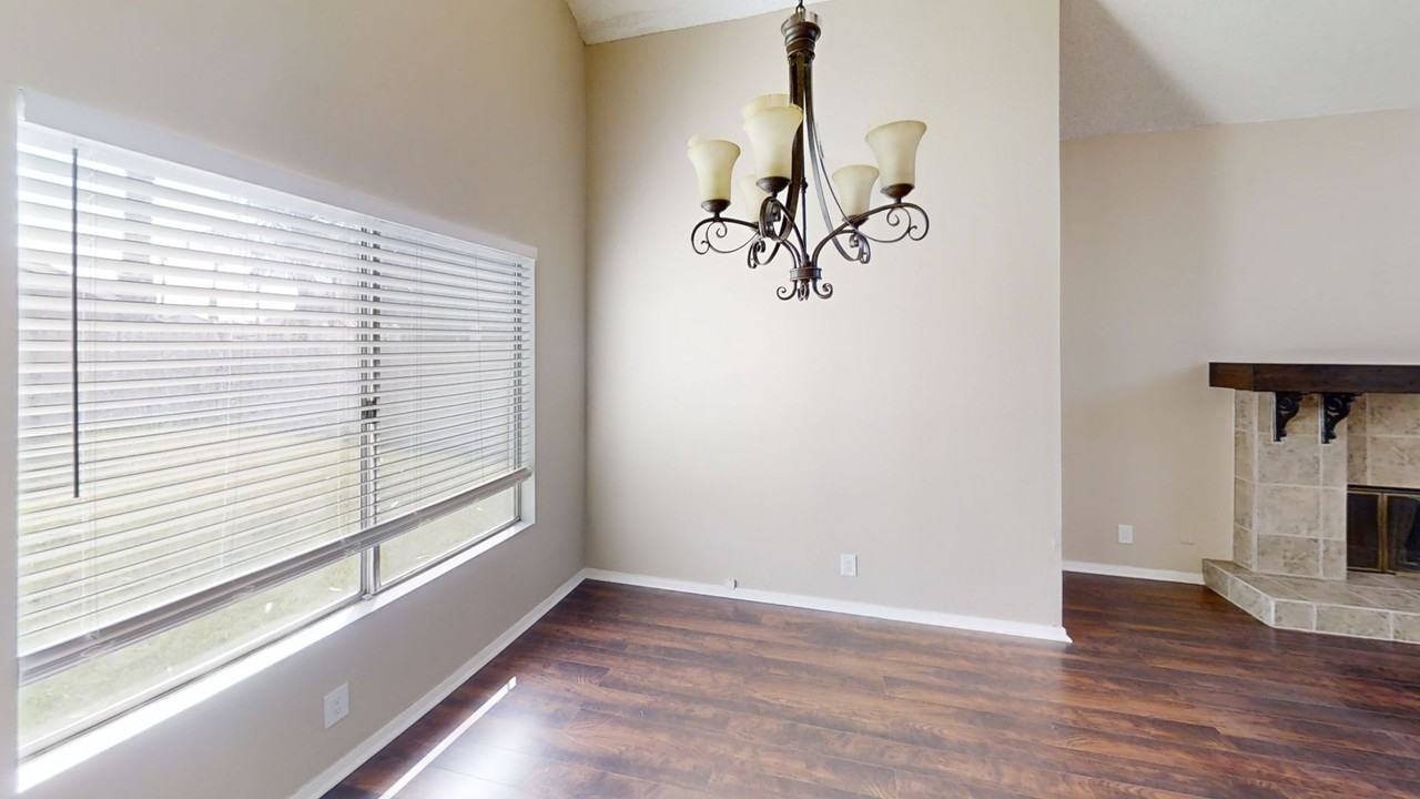 12328 Champlain St - Photo 6 of 27