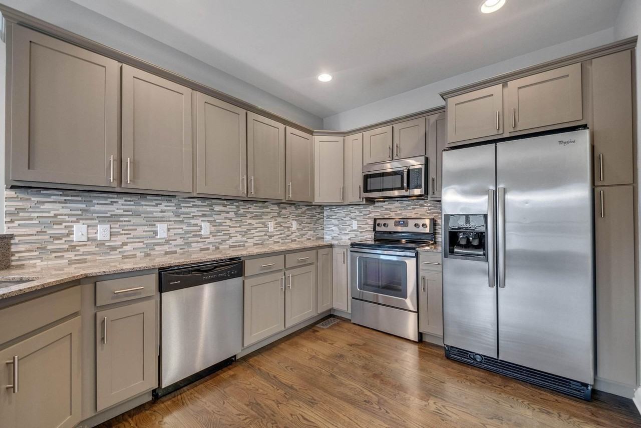 1454 Jefferson St - Photo 3 of 10