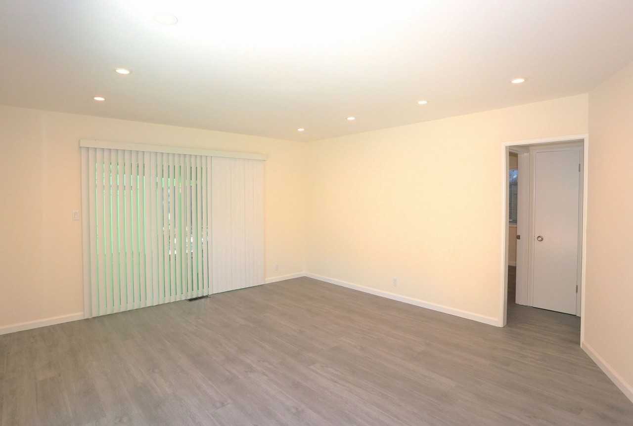 1058 Cherry St - Photo 3 of 16