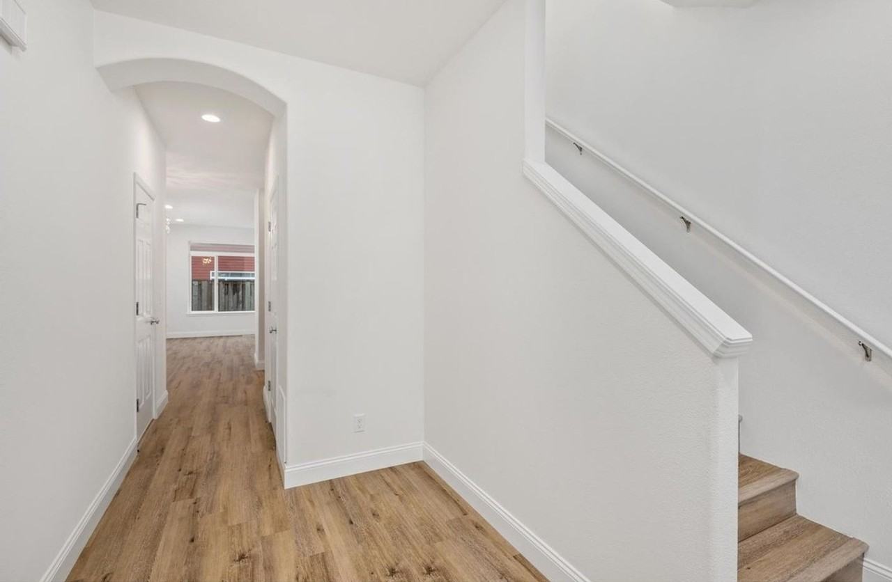 20778 Sw Skiver St - Photo 2 of 32