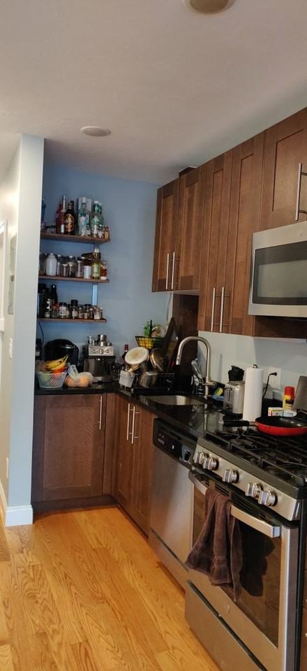 186 Kelton St - Photo 4 of 35