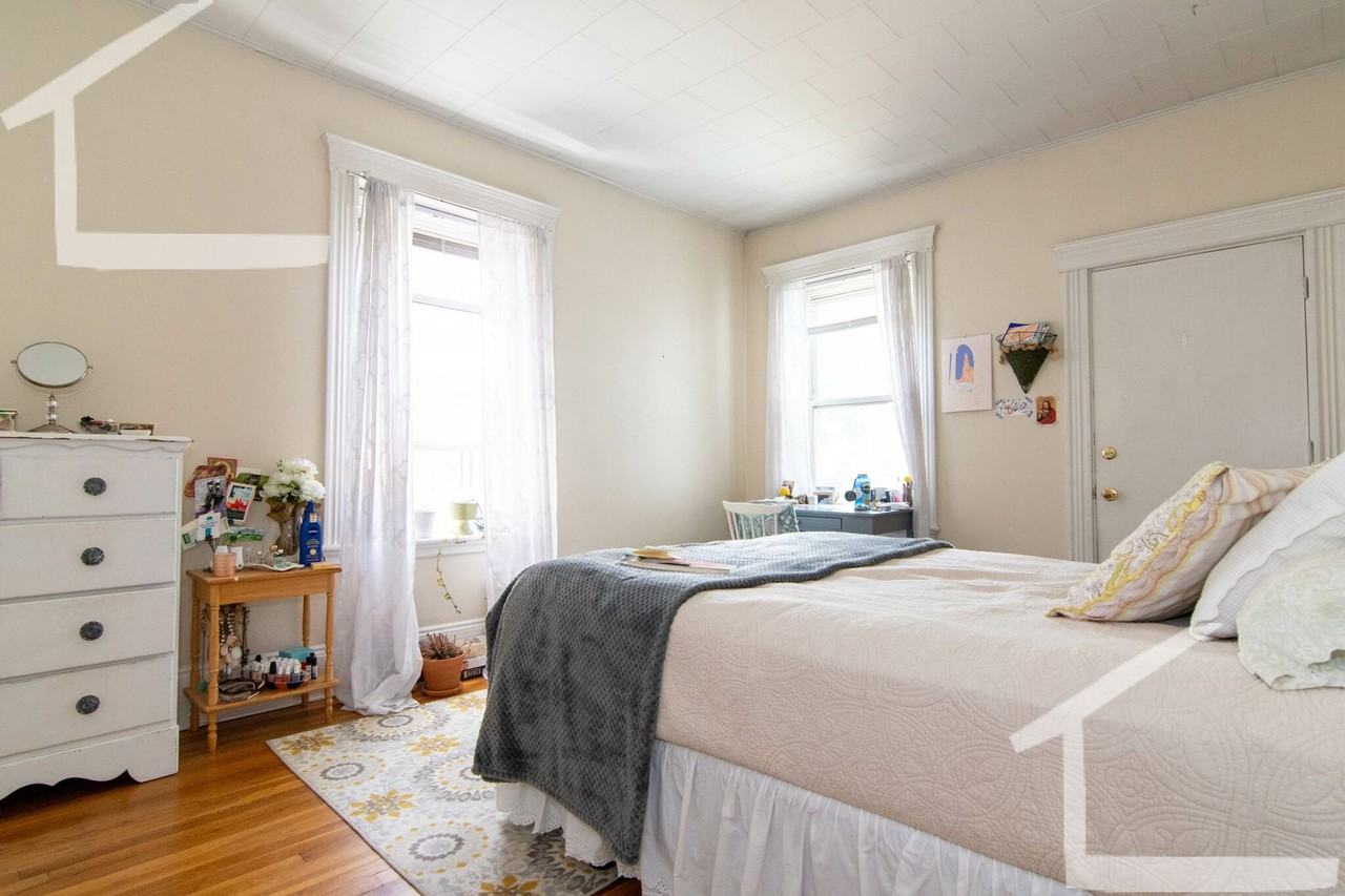 8 Fuller St - Photo 5 of 9