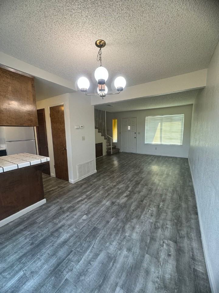 2294 Bellevue Rd - Photo 3 of 15