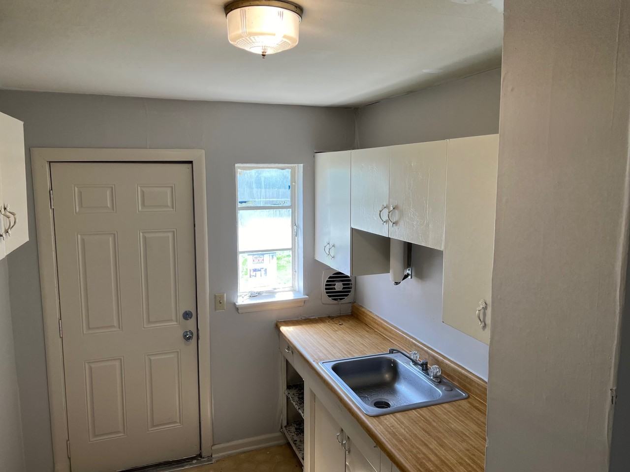 712 S Hunter St #712 - Photo 2 of 7