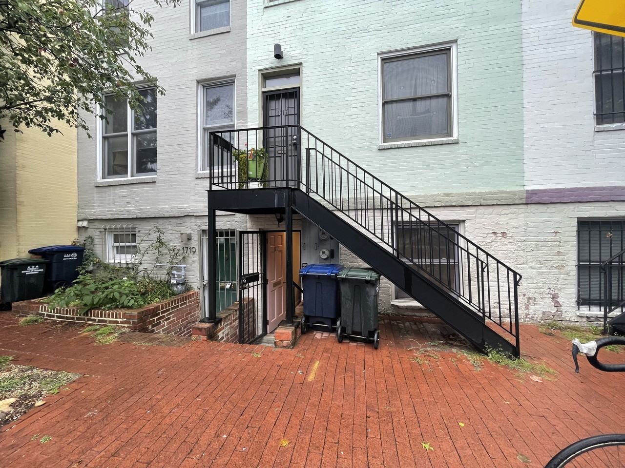 1717 17th St Nw #1 - Photo 2 of 16