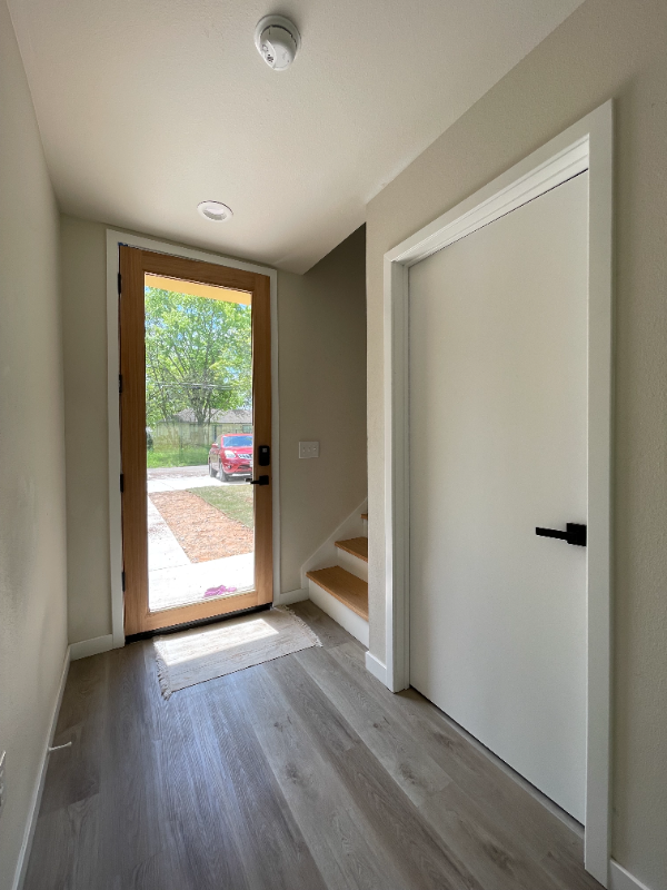 605 E 7th St #2 - Photo 4 of 23