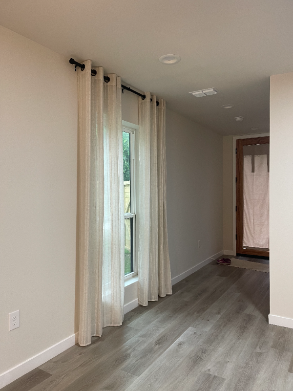 605 E 7th St #2 - Photo 6 of 23