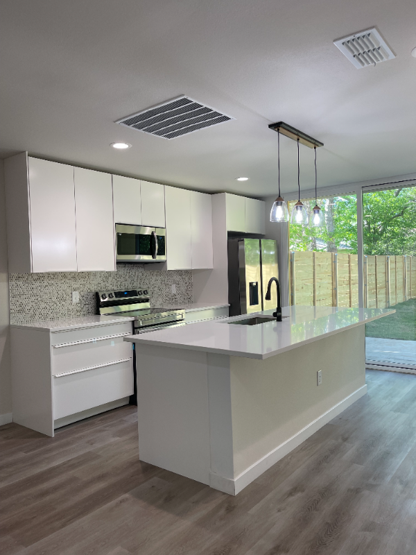 605 E 7th St #2 - Photo 7 of 23