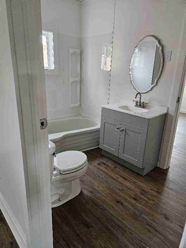 202 1st St E - Photo 2 of 7