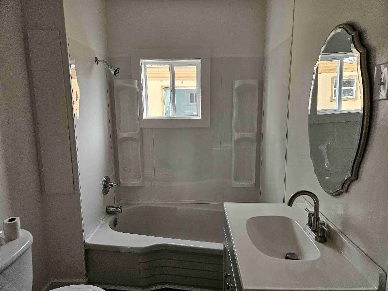 202 1st St E - Photo 3 of 7