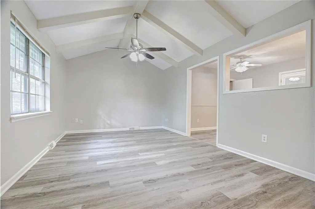 408 Northeast Lakeview Drive - Photo 4 of 23