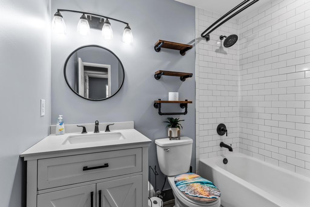 Aquarius Concourse - Photo 6 of 12