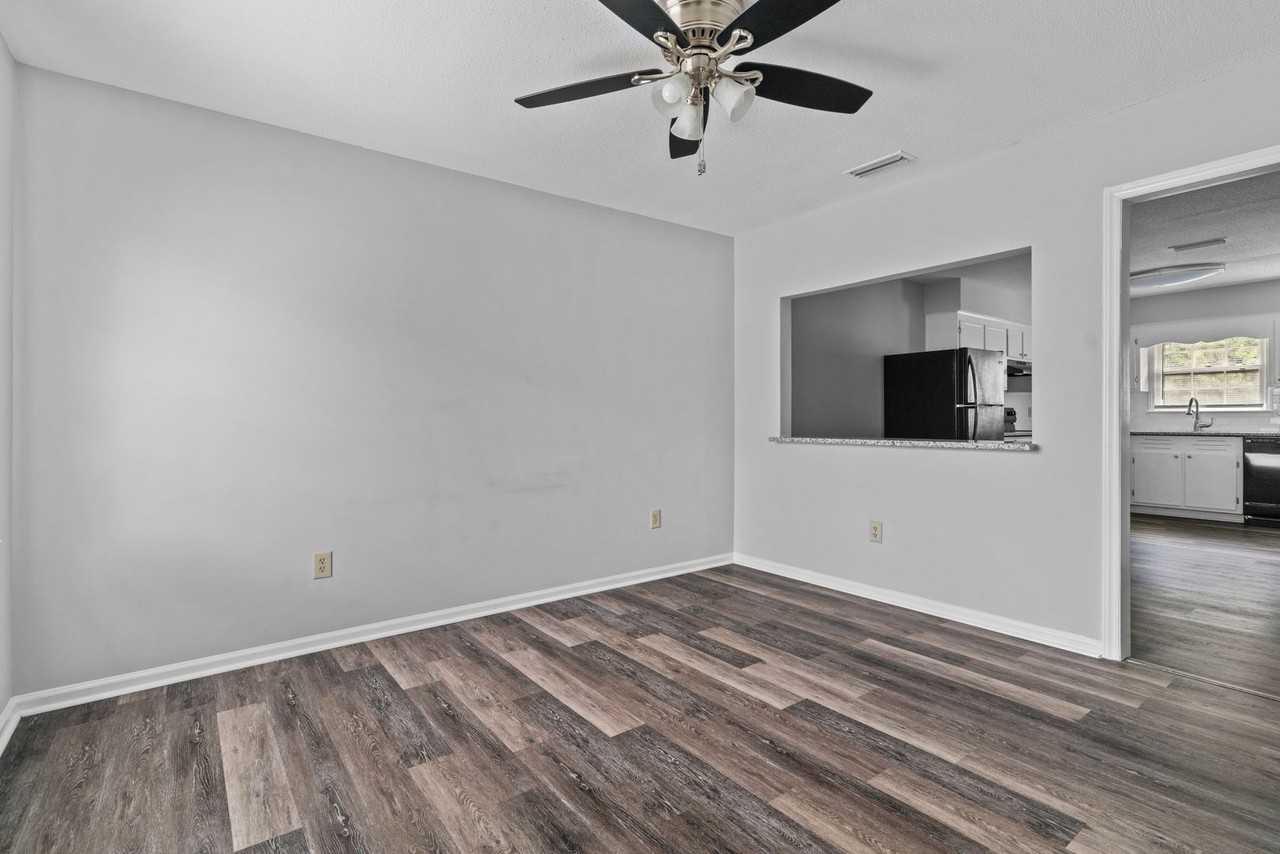 8 N. Sussex Dr. - Photo 2 of 24