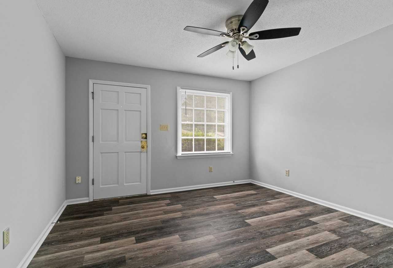 8 N. Sussex Dr. - Photo 3 of 24