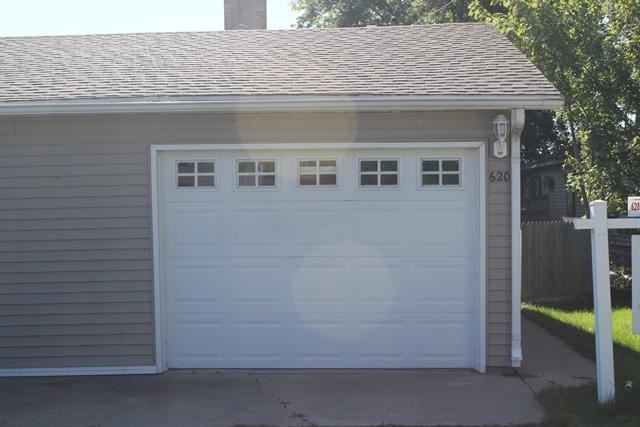 620 Interlake Dr - Photo 2 of 19