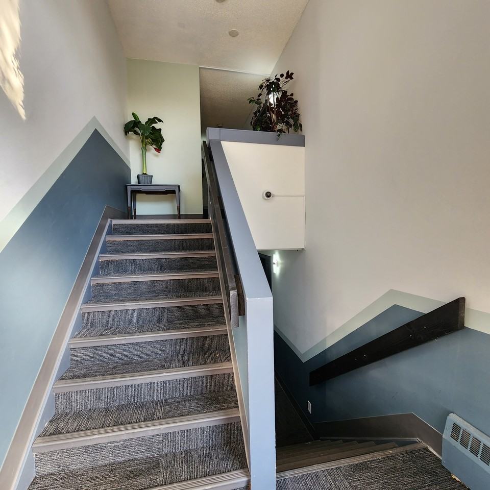 Killarney Manor - Photo 3 of 4