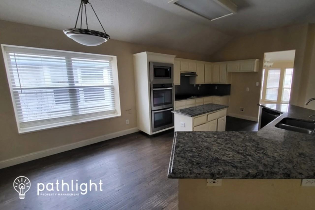 4917 Basil Dr - Photo 3 of 14