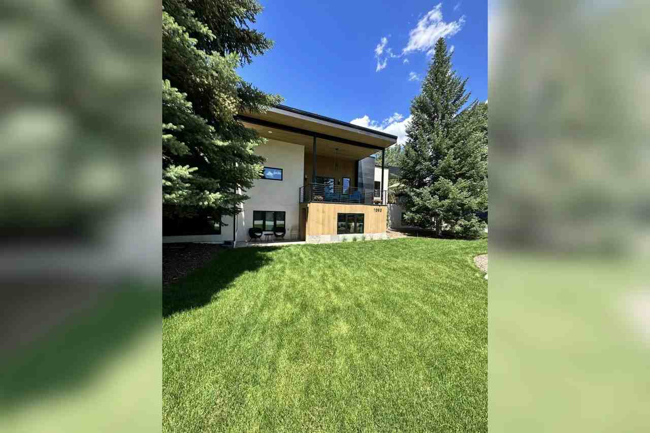 1082 The Blvd - Photo 2 of 38