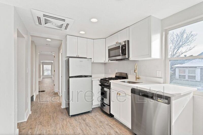 252 N Lincoln St #4 - Photo 2 of 14