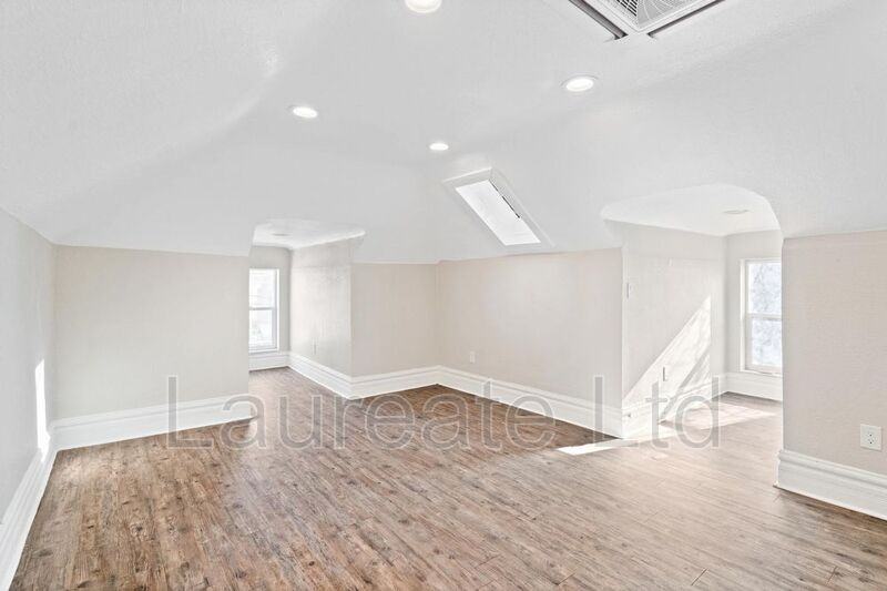 252 N Lincoln St #4 - Photo 4 of 14