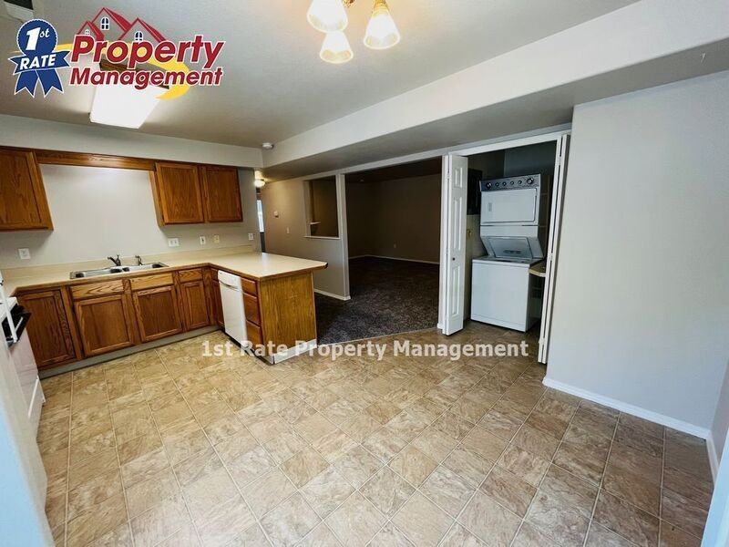 2914 W Stewart Ave #102 - Photo 5 of 27