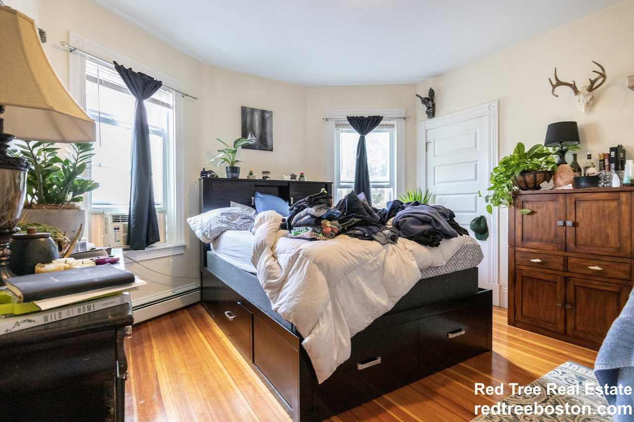 15 Romsey St #1 - Photo 2 of 16