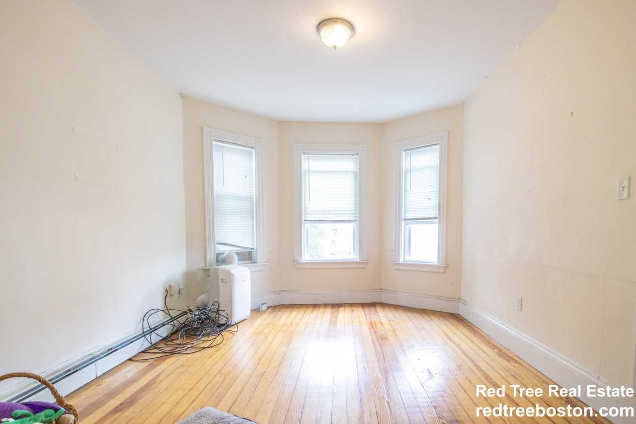 15 Romsey St #1 - Photo 6 of 16