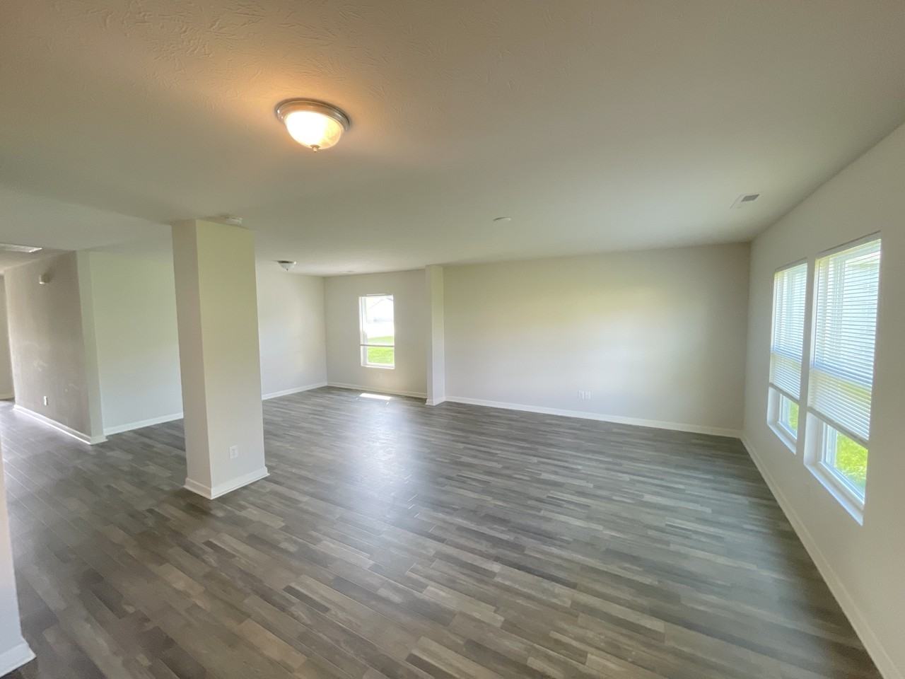 2216 Roaming Hills Dr - Photo 2 of 17