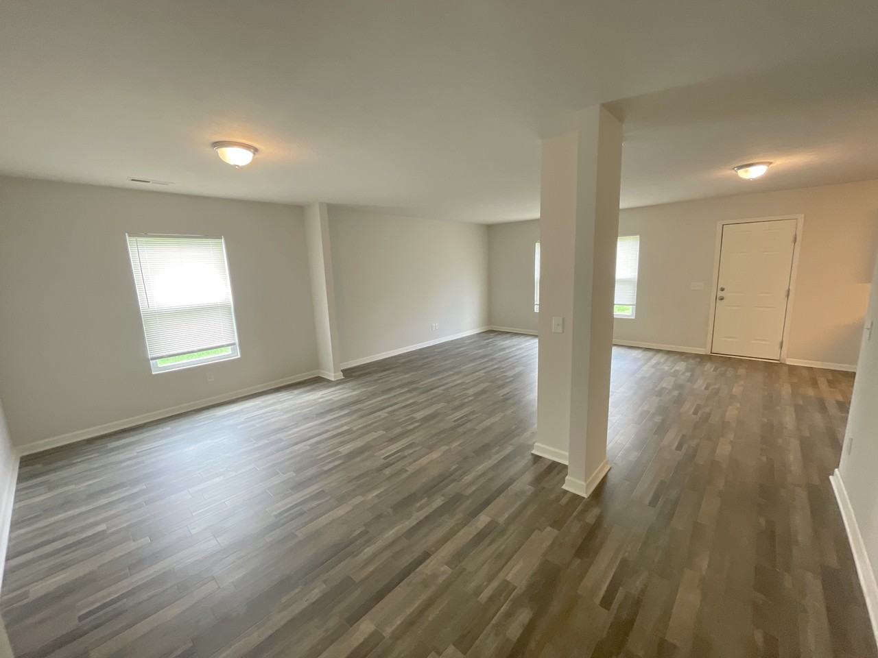 2216 Roaming Hills Dr - Photo 3 of 17