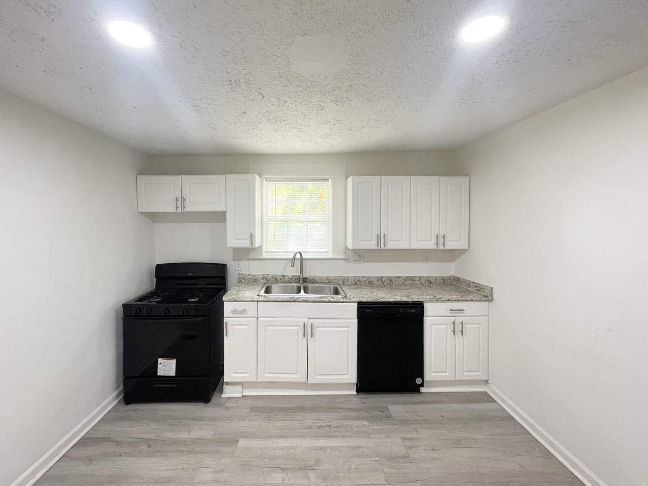 805 Spencer St Nw - Photo 3 of 17