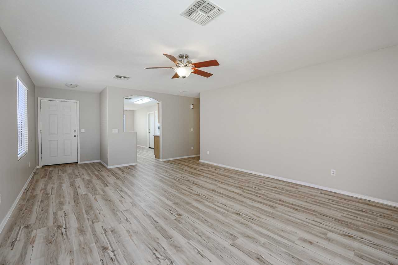16212 N 162nd Ave - Photo 6 of 35