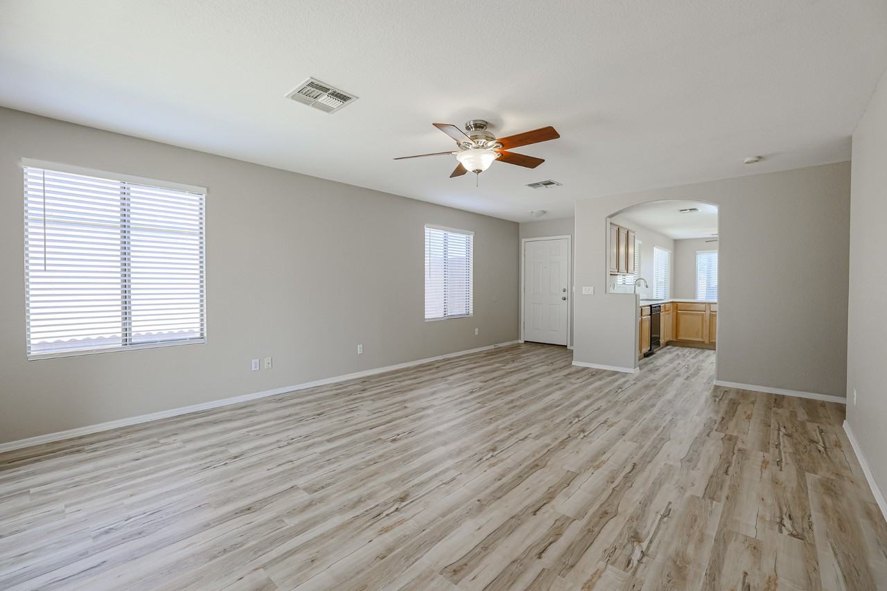 16212 N 162nd Ave - Photo 7 of 35
