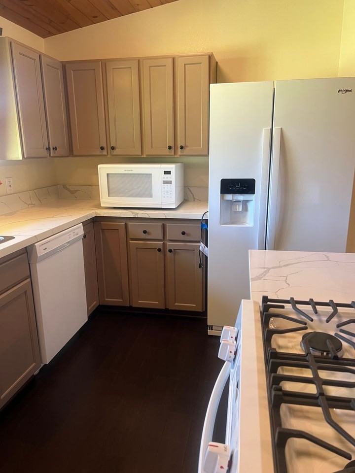 4085D Noho Rd - Photo 3 of 26