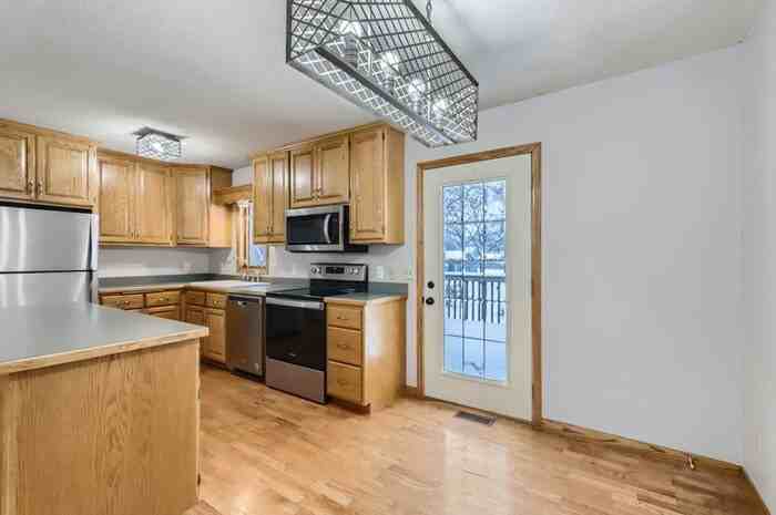 5627 Lannon Ave Ne - Photo 2 of 15