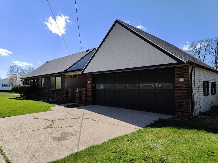 6220 East Dr - Photo 2 of 17