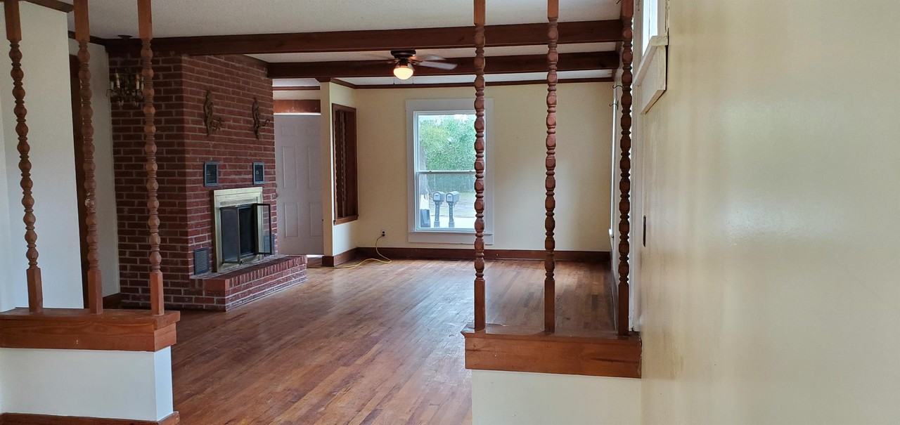 612 Gladstone St - Photo 4 of 11
