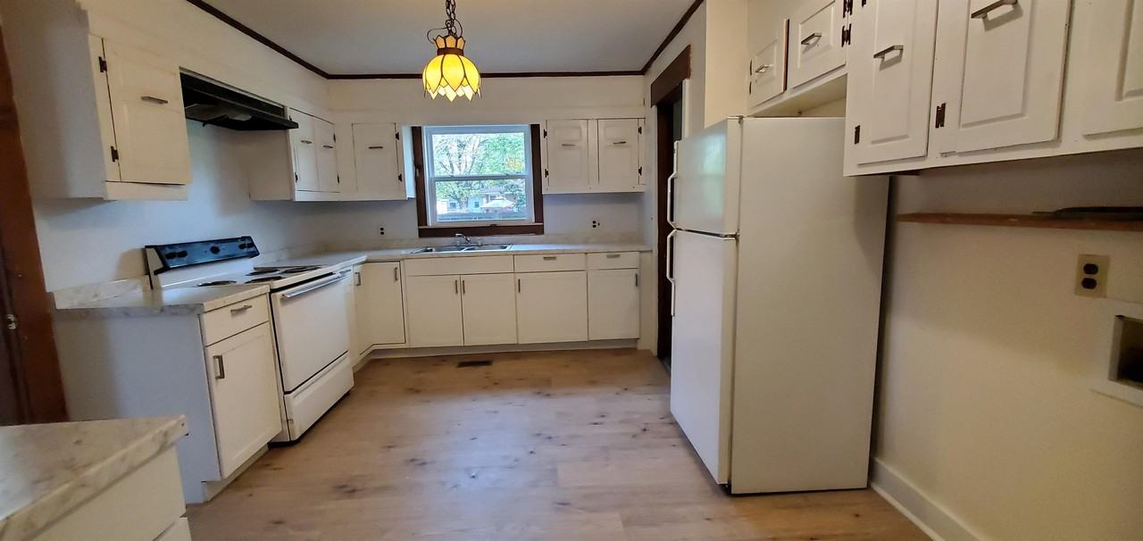 612 Gladstone St - Photo 5 of 11
